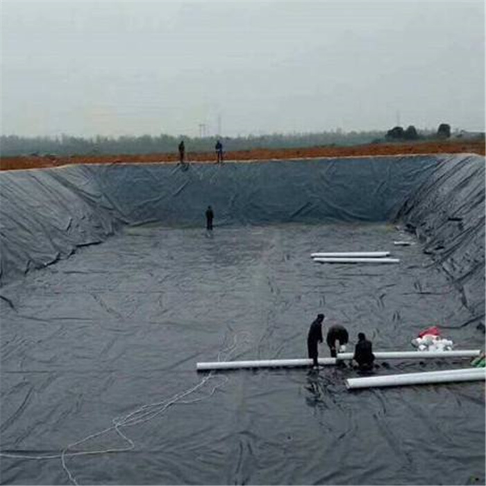 海淀土工膜和无纺土工布的性能对比