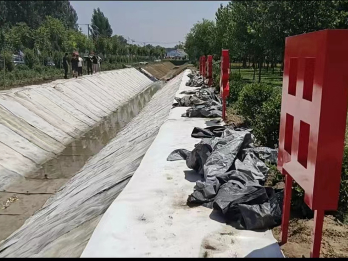 北京水渠护坡水泥毯